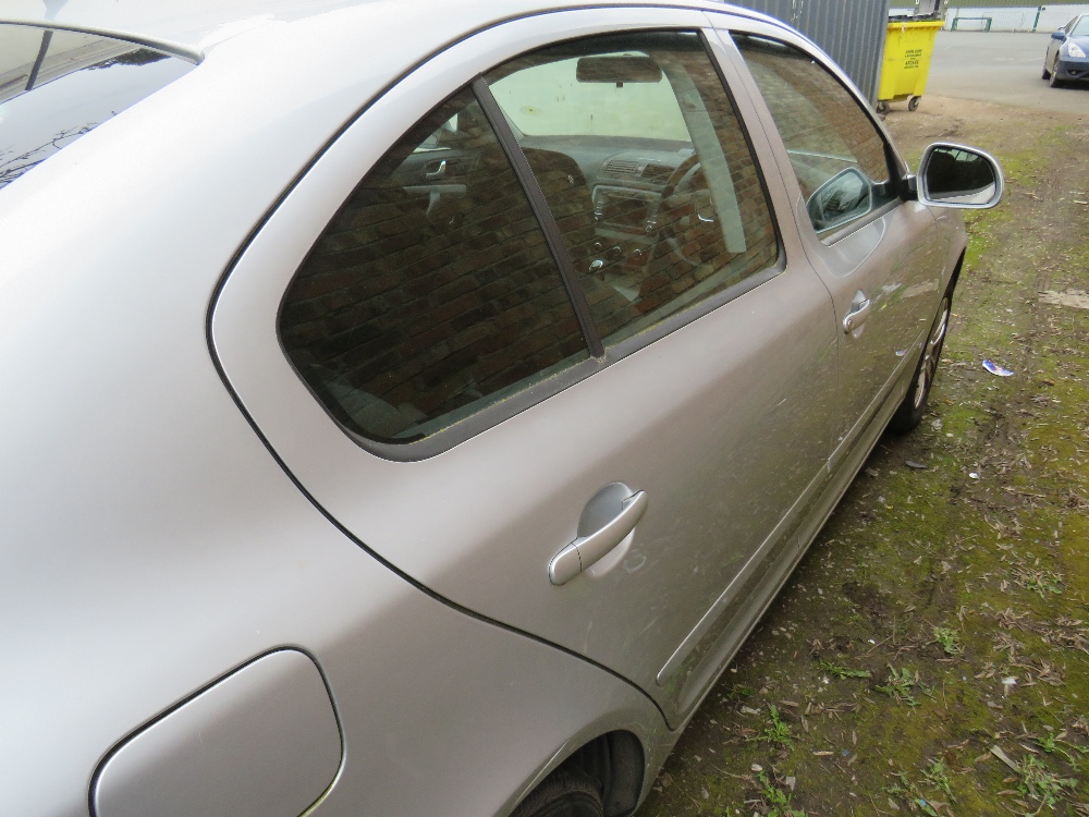 A 2012 SILVER 1.6L DIESEL SKODA OCTAVIA 'BK12 ZLN', LOG BOOK, ONE KEY, CURRENTLY SORN, MILEAGE AS - Image 8 of 10