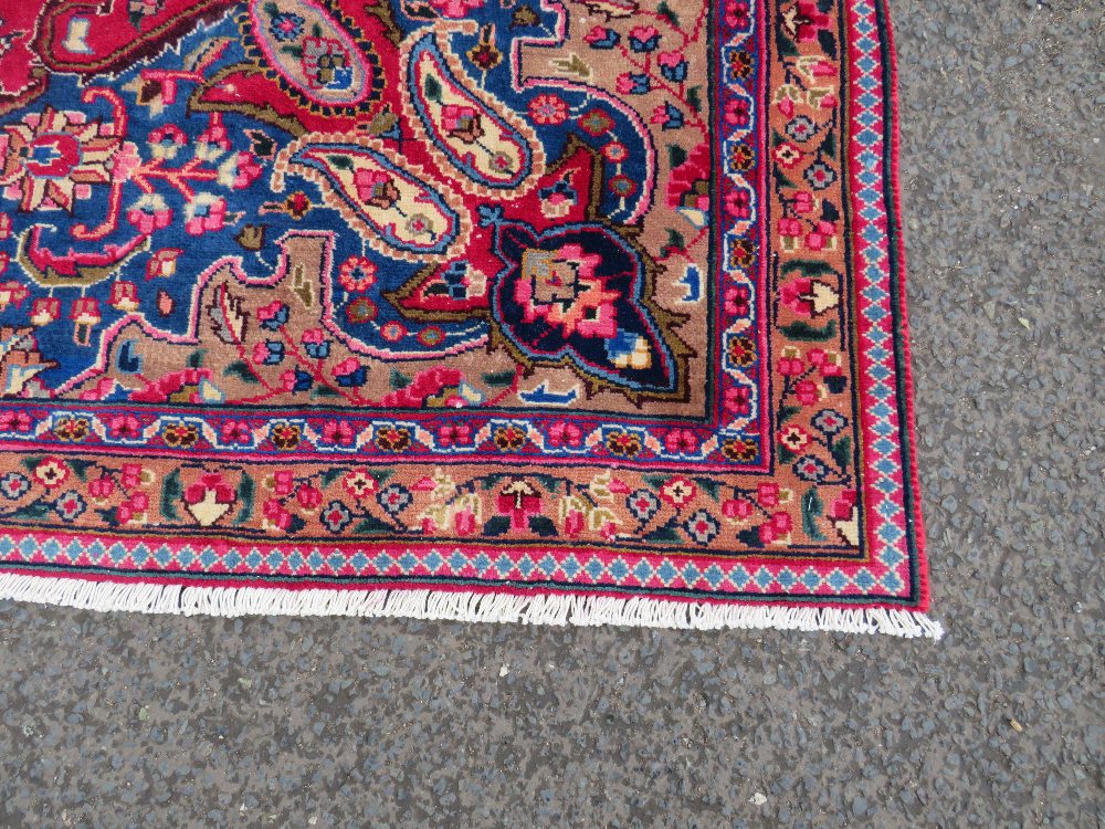 AN ORIENTAL RUG - 330 X 225 CM - Image 2 of 14