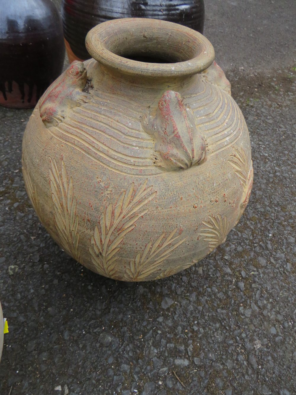 A SELECTION OF FOUR TERRACOTTA GARDEN URNS - Image 3 of 5