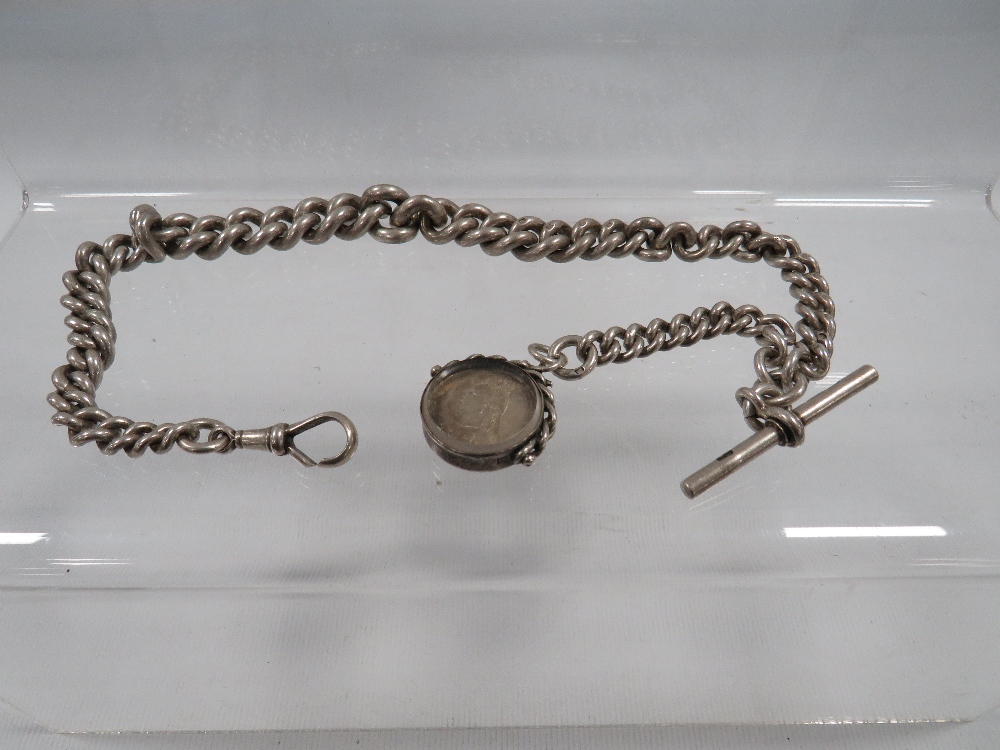 A HEAVY HALLMARKED SILVER GRADUATED ALBERT WATCH CHAIN AND T -BAR WITH MOUNTED SILVER LATE VICTORIAN