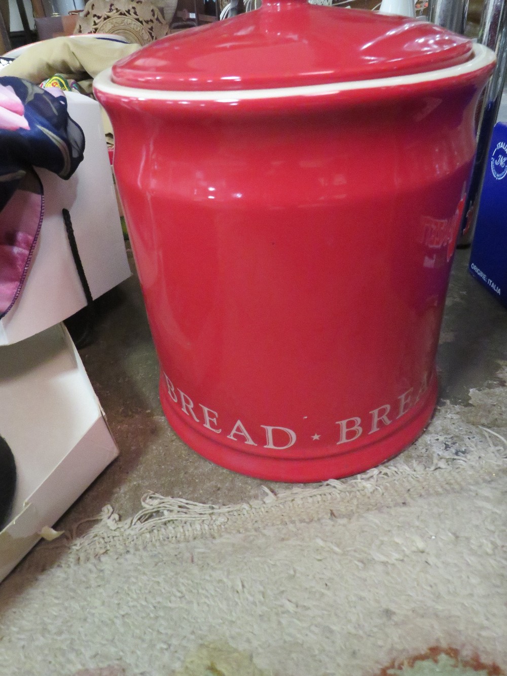 FOUR TRAYS OF CERAMICS AND SUNDRIES TO INCLUDE A BREAD BIN - Image 2 of 7