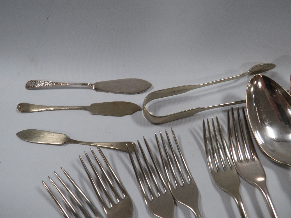 A COLLECTION OF SILVERPLATED WARE TO INCLUDE KINGS PATTERN EXAMPLE - Image 4 of 6