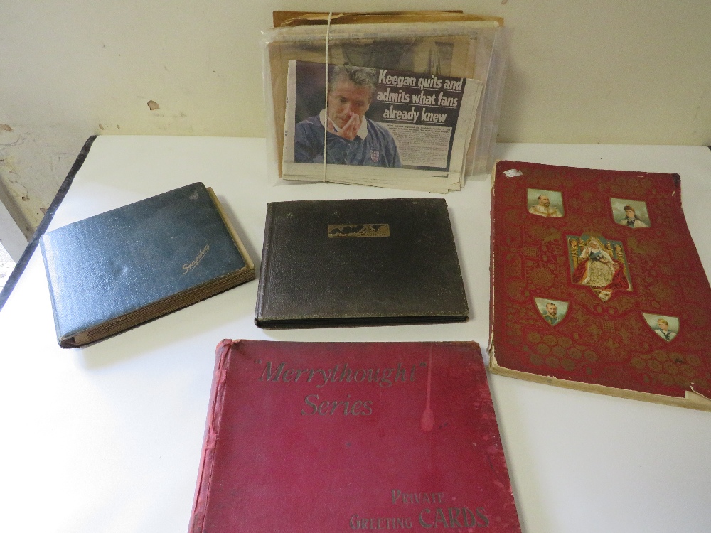 A SMALL TRAY OF PHOTOGRAPH ALBUMS ETC TO INCLUDE MANY VINTAGE DUTCH PHOTOGRAPHS FROM THE 1930'S