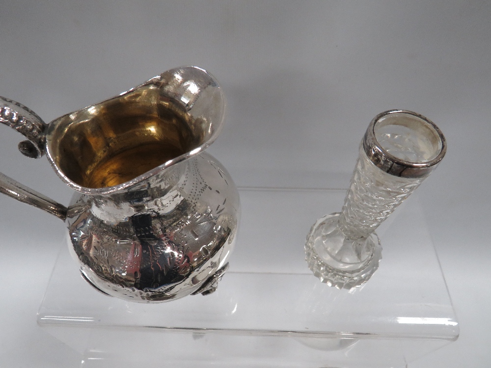 A SMALL HALLMARKED SILVER RIMMED GLASS BUD VASE TOGETHER WITH A SILVER PLATED JUG ETC - Image 5 of 5
