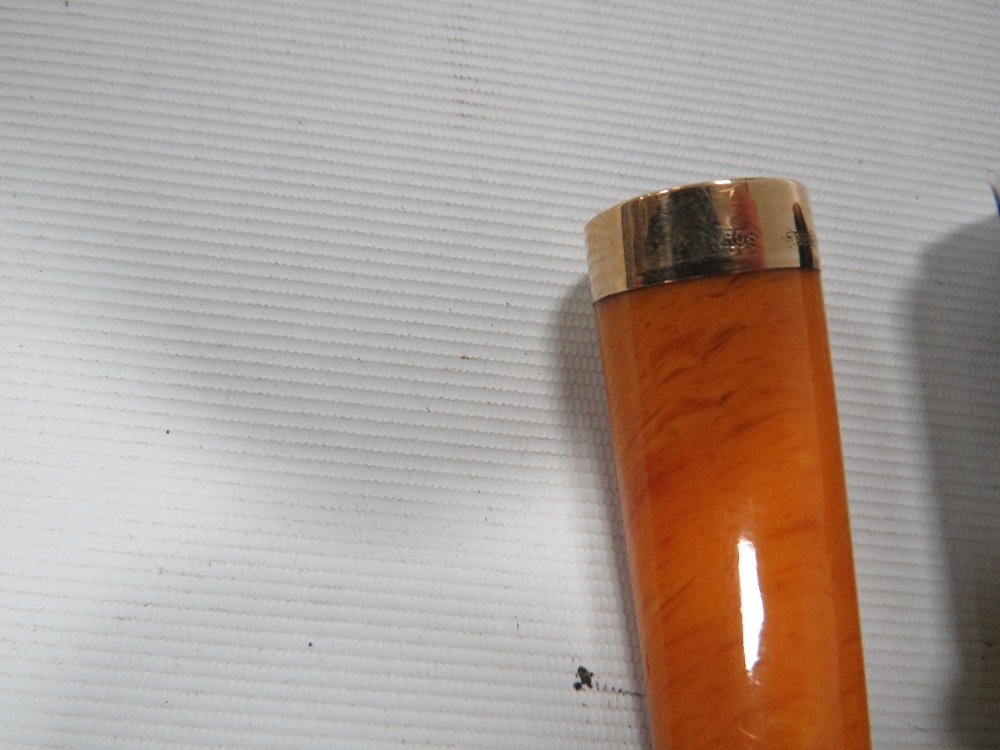 A CASED AMBER CHEROOT HOLDER WITH HALLMARKED 9 CARAT GOLD BAND - Image 2 of 3