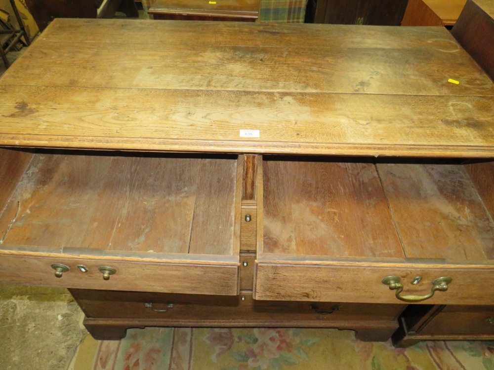 A LARGE GEORGIAN OAK COUNTRYMADE CHEST OF FIVE DRAWERS W-118 CM - Image 3 of 3