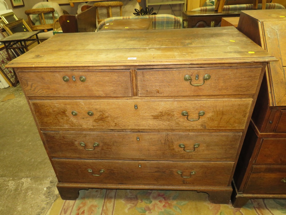 A LARGE GEORGIAN OAK COUNTRYMADE CHEST OF FIVE DRAWERS W-118 CM