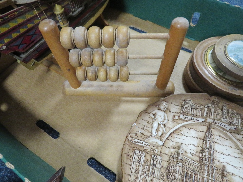 A TRAY OF TREEN TO INCLUDE CARVED BLACK FOREST STYLE EAGLE, MODEL SAIL SHIP ETC - Image 4 of 5