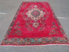 AN ORIENTAL PERSIAN RUG - 315 X 185 CM