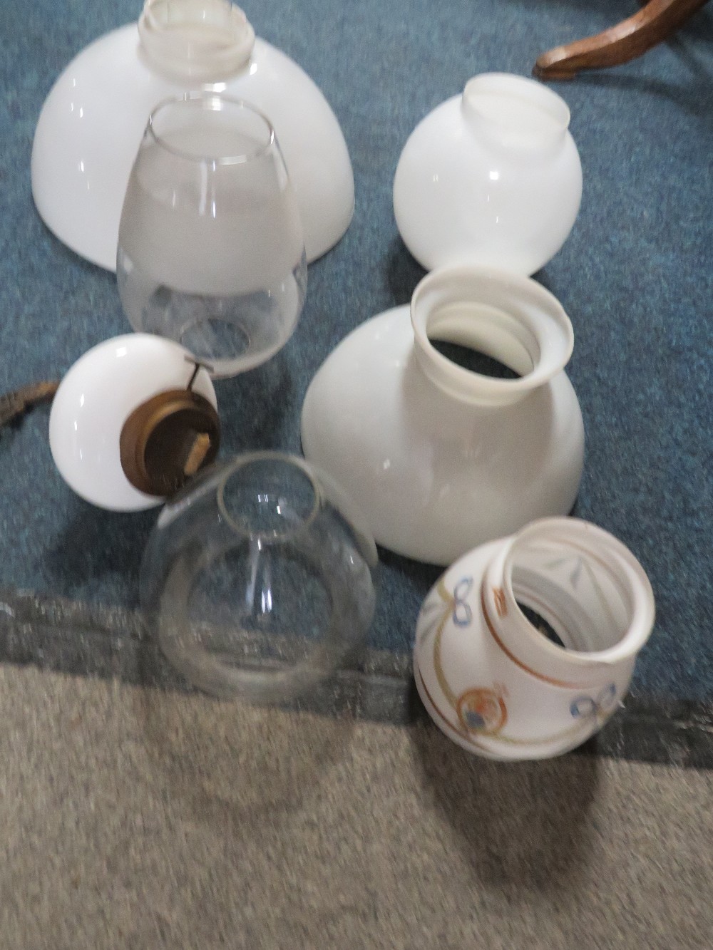 A TRAY OF ASSORTED OIL LAMP SHADES A/F