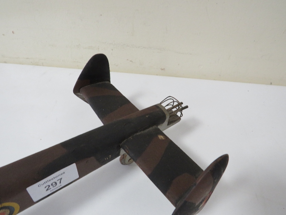 A SCRATCH BUILT MODEL OF A BOMBER - Bild 3 aus 3