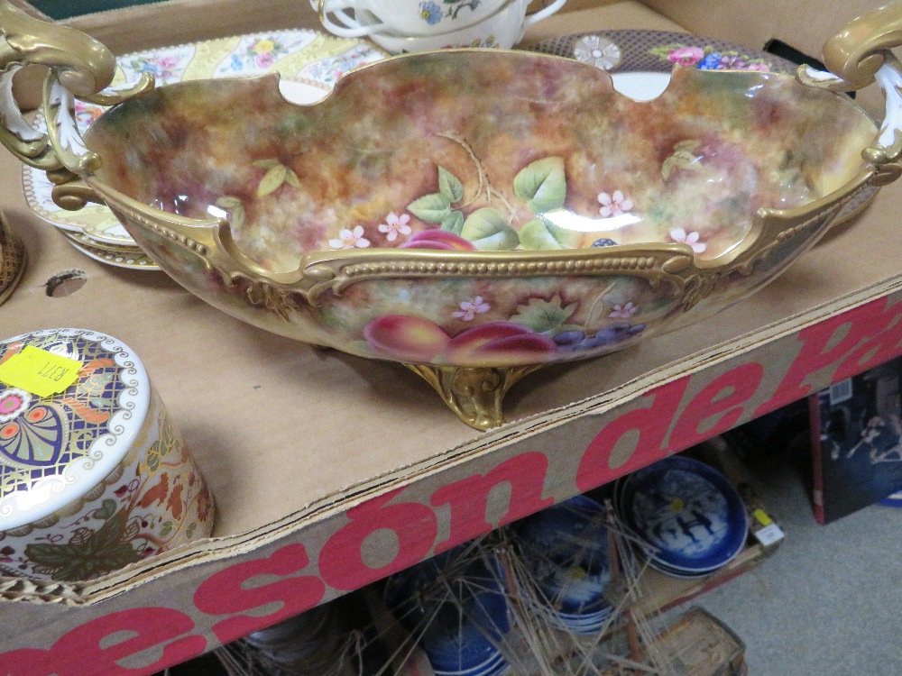 A TRAY OF ASSORTED FLORAL SPODE PLATES, VASES, PLATES ETC - Image 2 of 4