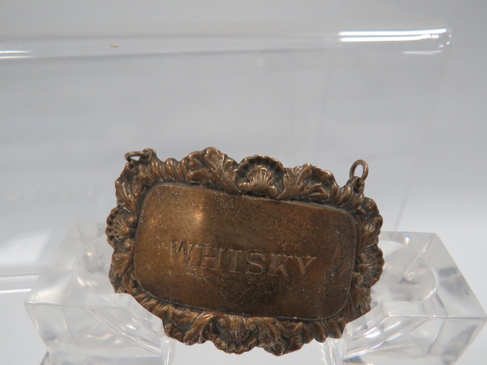A LARGE SILVER HANDLED BUTTON HOOK AND SILVER WINE LABEL - Image 2 of 5