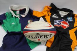 A COLLECTION OF RUGBY COLLECTABLE'S TO INCLUDE A BRITISH LIONS SHIRT NUMBER 13, A LEAGUE RUGBY SHIRT