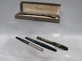 FOUR PARKER FOUNTAIN PENS TO INC ONE BOXED AND ONE WITH 14CT GOLD NIB