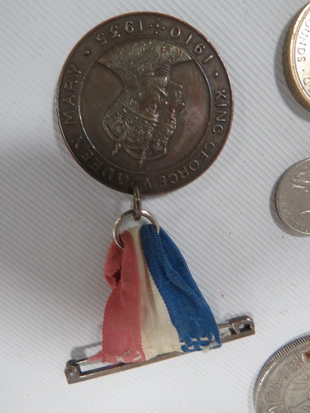 A GROUP OF COLLECTORS COINS AND TOKENS - Image 5 of 5