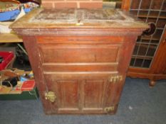 AN UNUSUAL VINTAGE OAK PANELLED CUPBOARD 94 X 81 CM