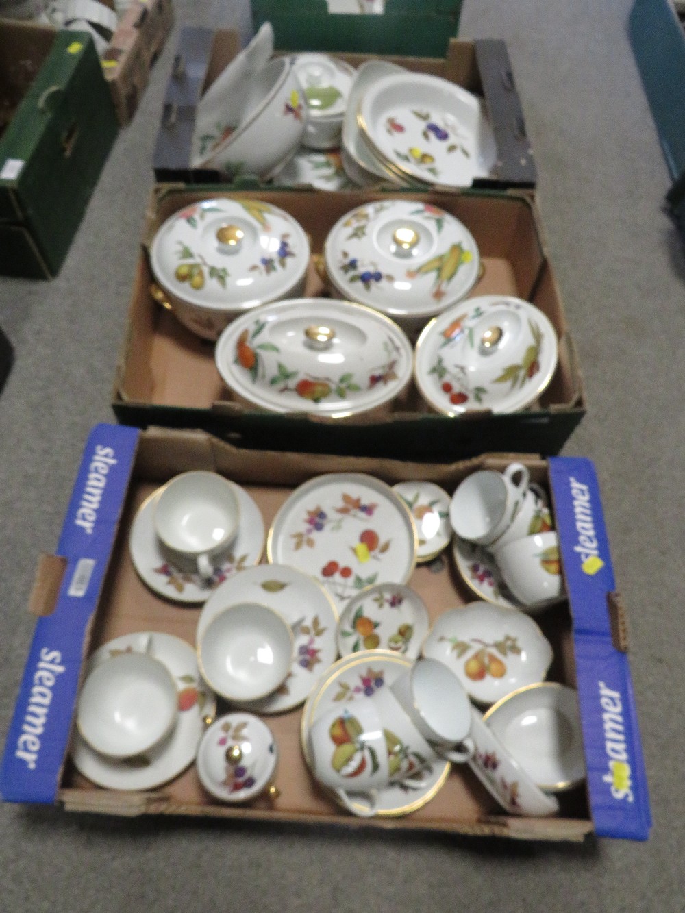 FOUR TRAYS OF ROYAL WORCESTER EVESHAM