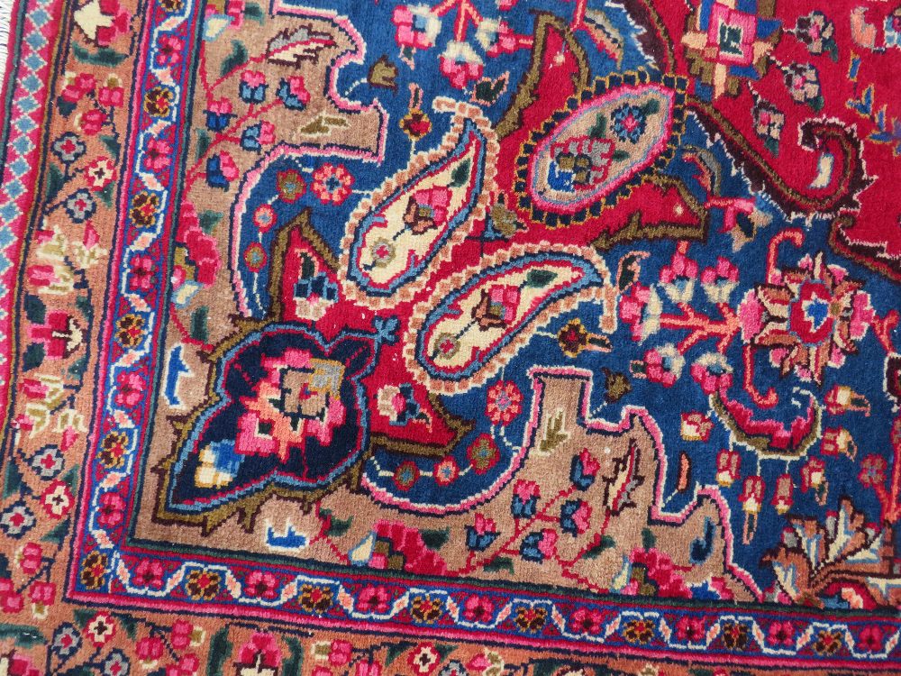 AN ORIENTAL RUG - 330 X 225 CM - Image 11 of 14
