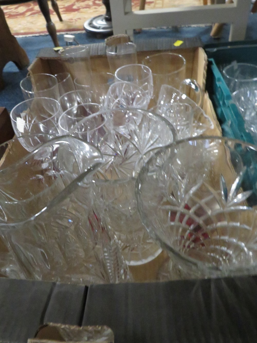 TWO TRAY OF ASSORTED GLASSWARE TO INCLUDE JUGS, WINE GLASSES ETC - Image 2 of 4