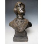 A KEITH LEE SCULPTURE / BUST OF AN RAF PILOT RAISED ON A PLINTH APPROX H 48 CM