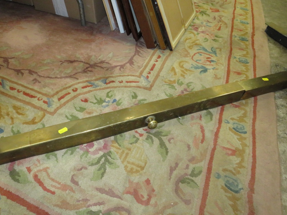 A LARGE BRASS AND LEATHER CLUB FENDER H-50 L-180 CM - Image 4 of 5