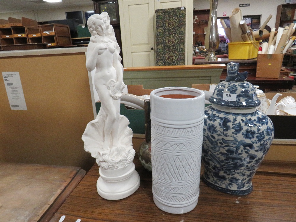 A WHITE PLASTER FIGURINE OF VENUS TOGETHER WITH THREE DECORATIVE VASES TO INCLUDE A MODERN