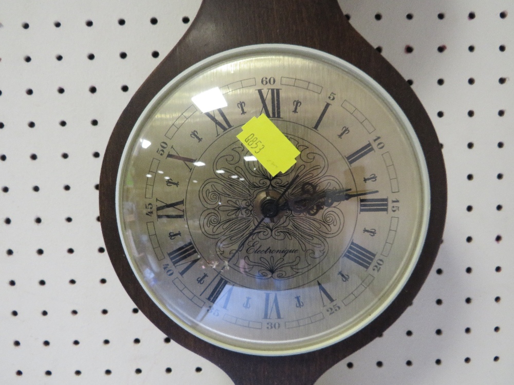 A MODERN COMBINATION BAROMETER/CLOCK THERMOMETER - Image 3 of 4
