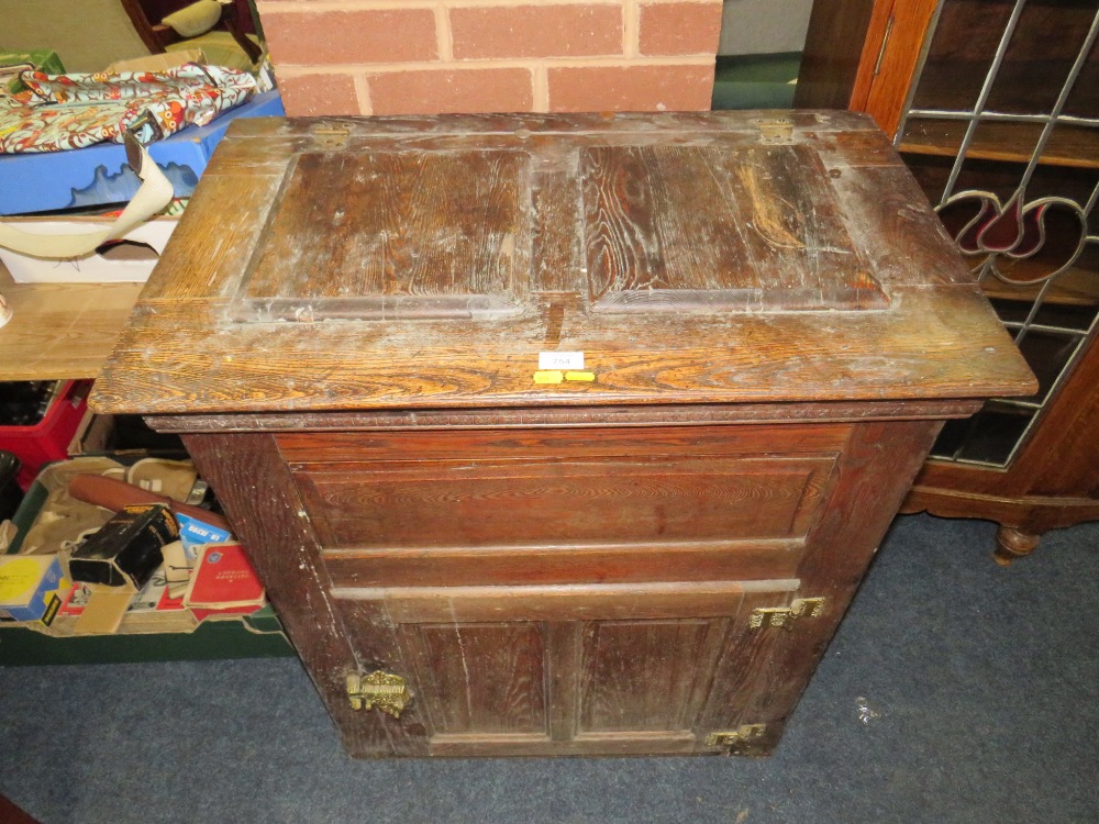 AN UNUSUAL VINTAGE OAK PANELLED CUPBOARD 94 X 81 CM - Image 2 of 4