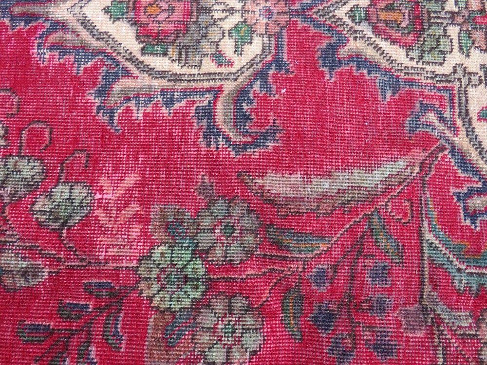 AN ORIENTAL PERSIAN RUG - 315 X 185 CM - Image 5 of 10