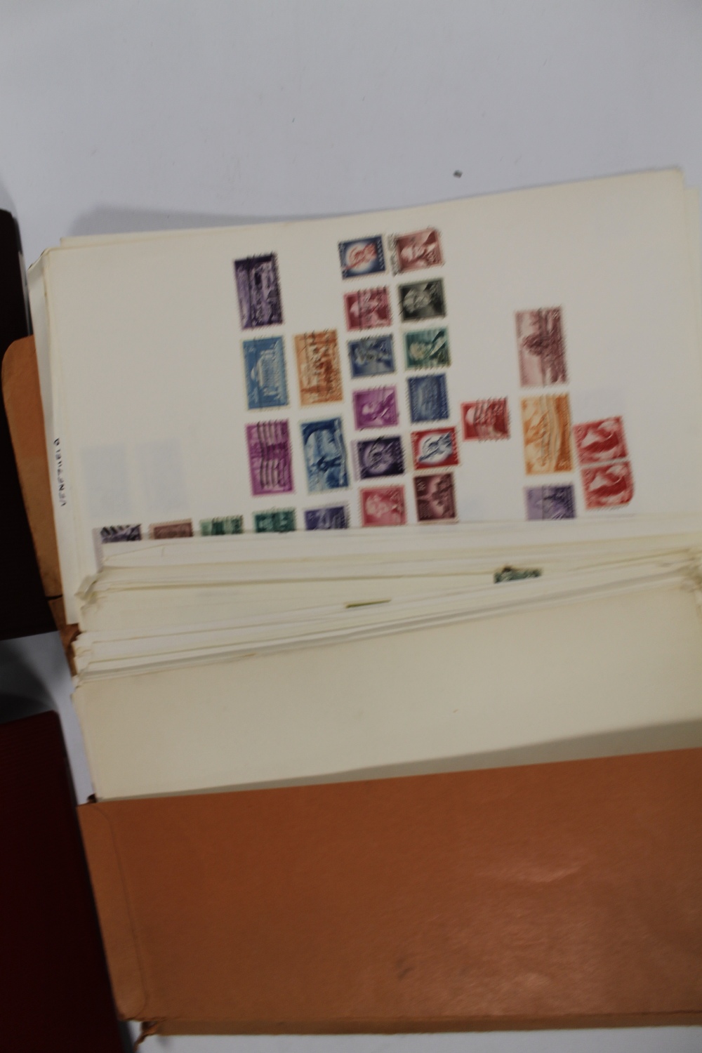 A COLLECTION OF STAMPS TO INCLUDE CHAMPION STAMP ALBUM, FOLDERS AND BOOKS - Image 3 of 4