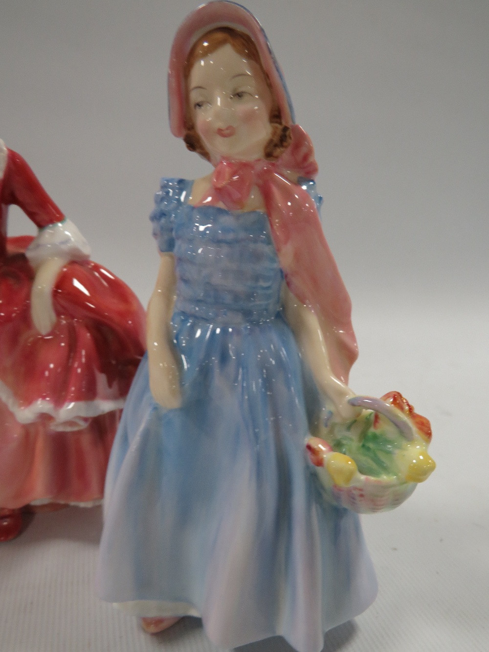 FOUR SMALL ROYAL DOULTON FIGURINES TO INCLUDE "GOODY TWO SHOES" - Image 2 of 7