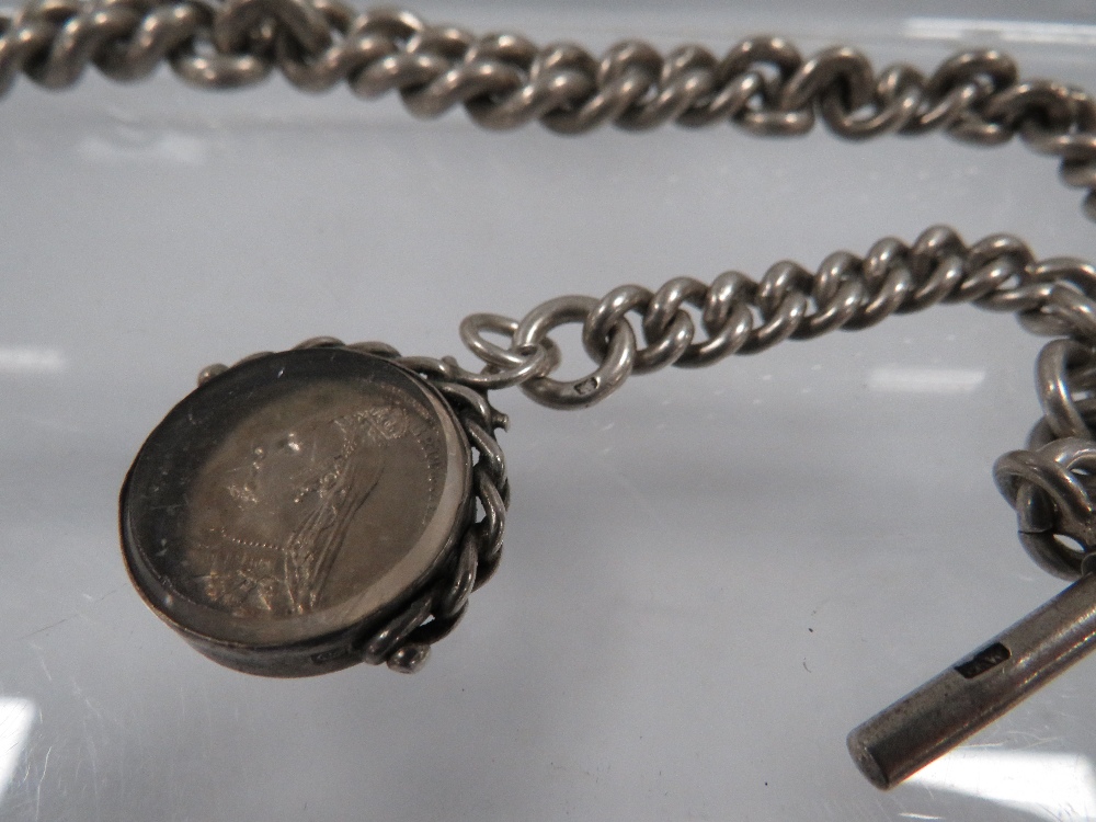 A HEAVY HALLMARKED SILVER GRADUATED ALBERT WATCH CHAIN AND T -BAR WITH MOUNTED SILVER LATE VICTORIAN - Image 2 of 4