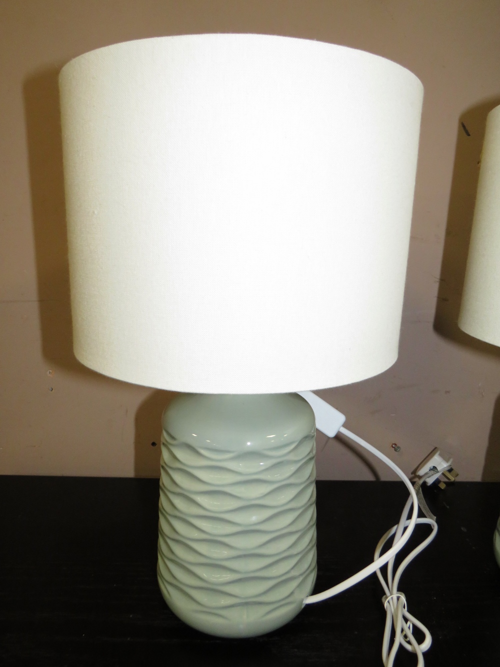 A PAIR OF MODERN TABLE LAMPS AND SHADES - Image 3 of 3