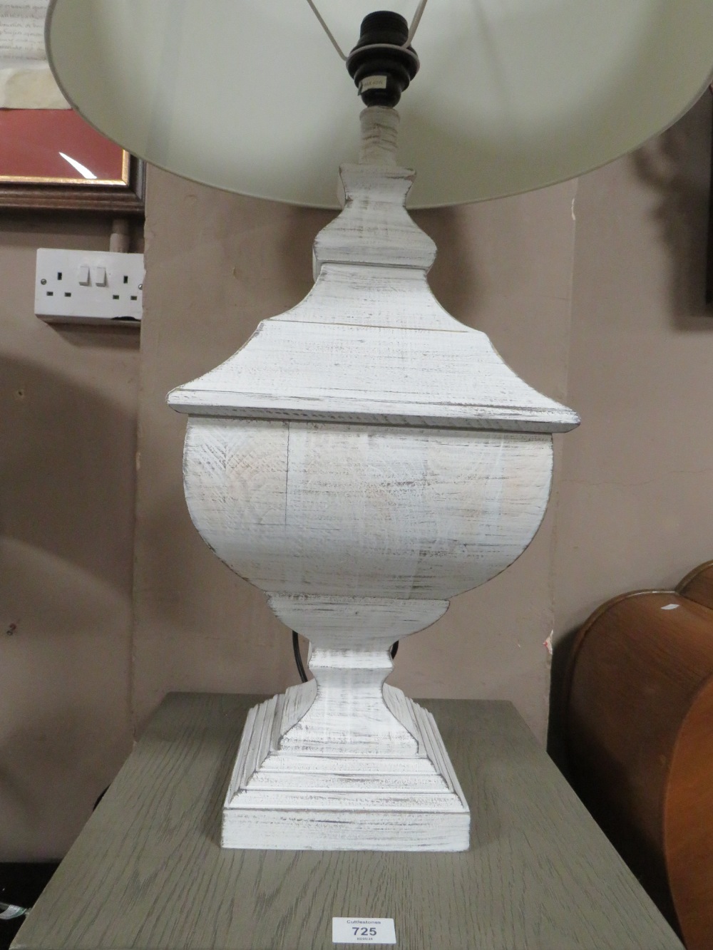 A MODERN GREY PEDESTAL AND A WHITE TABLE LAMP & SHADE (2) - Image 3 of 4