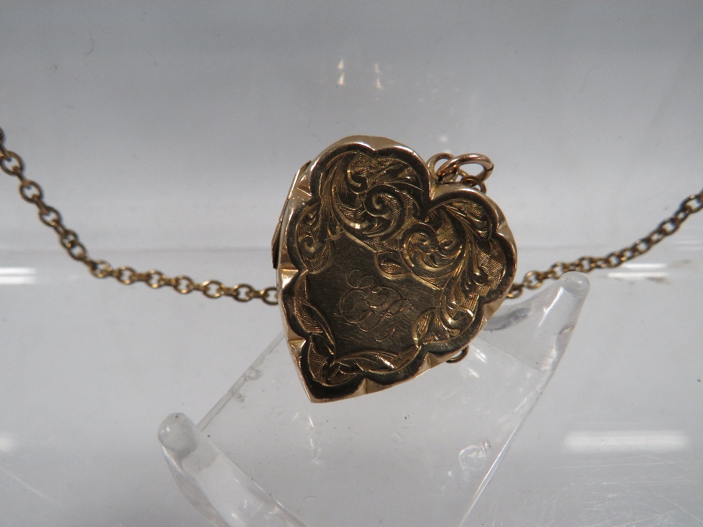 A VICTORIAN STYLE 9CT GOLD BACK AND FRONT LOCKET - Image 3 of 4