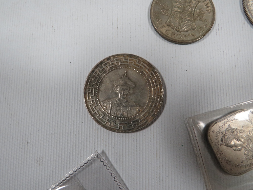 A GROUP OF COLLECTORS COINS AND TOKENS - Image 3 of 5