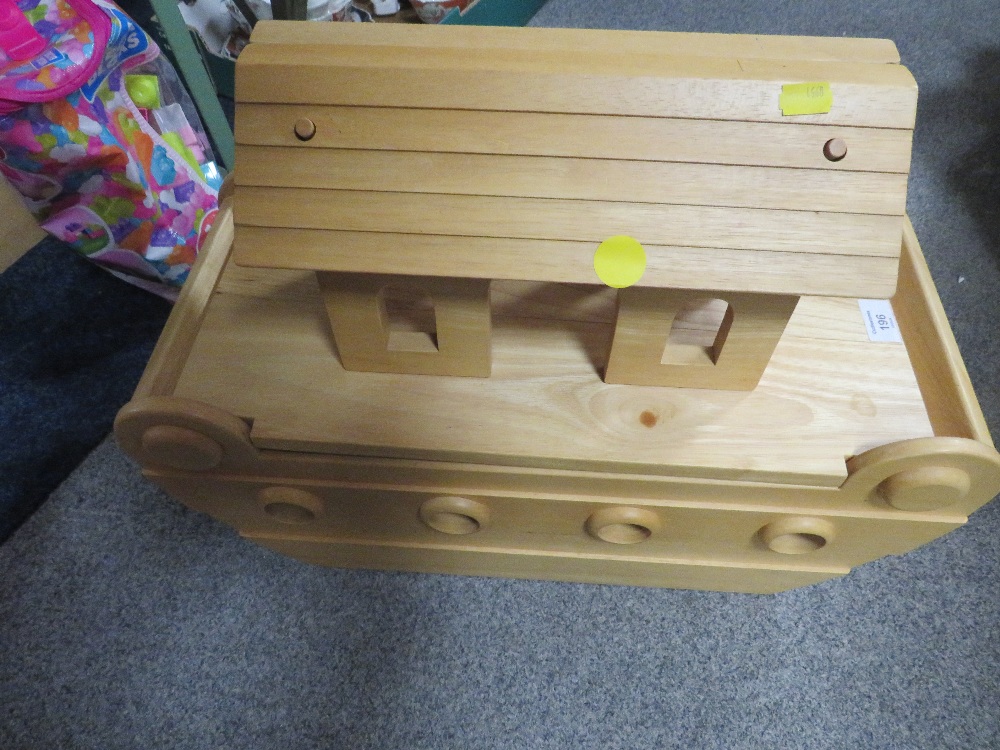 A WOODEN CHILD'S NOAH ARKS TOGETHER WITH OTHER TOYS - Image 2 of 4