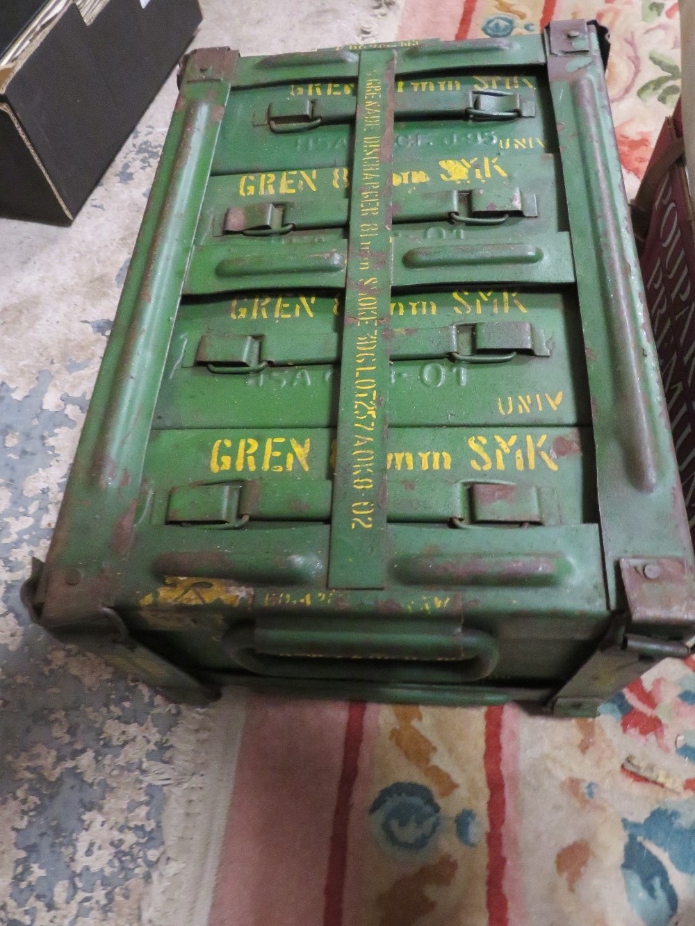 A TRAY OF ASSORTED MILITARY COLLECTABLE'S TO INCLUDE HELMETS, GRENADE CRATE AND A COLLECTION OF - Image 2 of 7