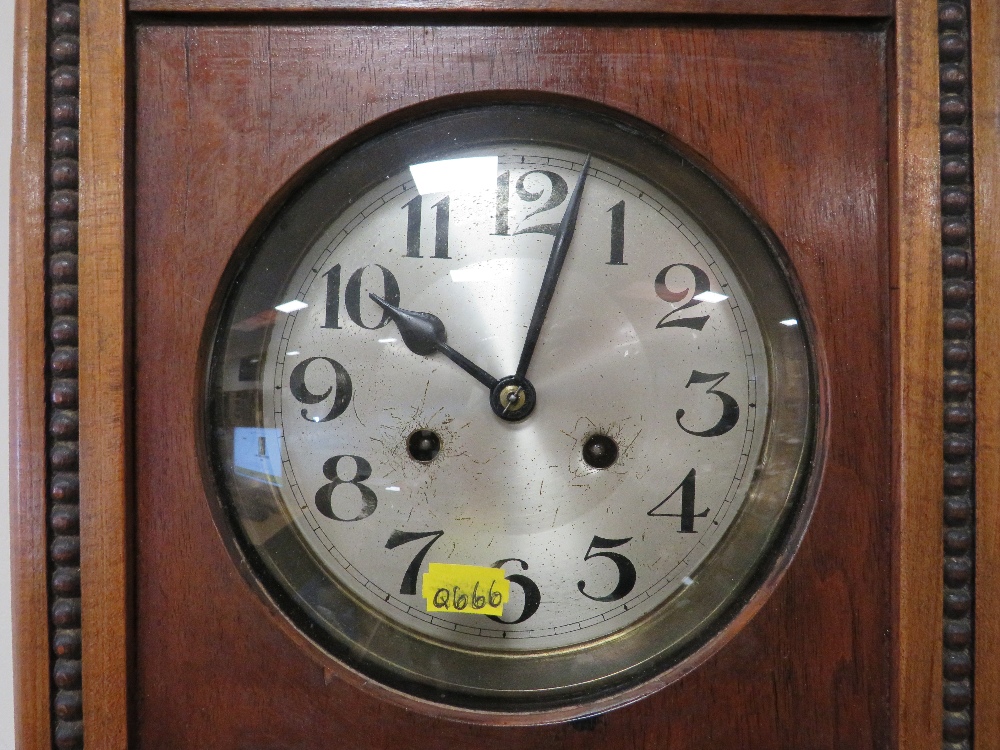 A VINTAGE WALL CLOCK - Image 2 of 6