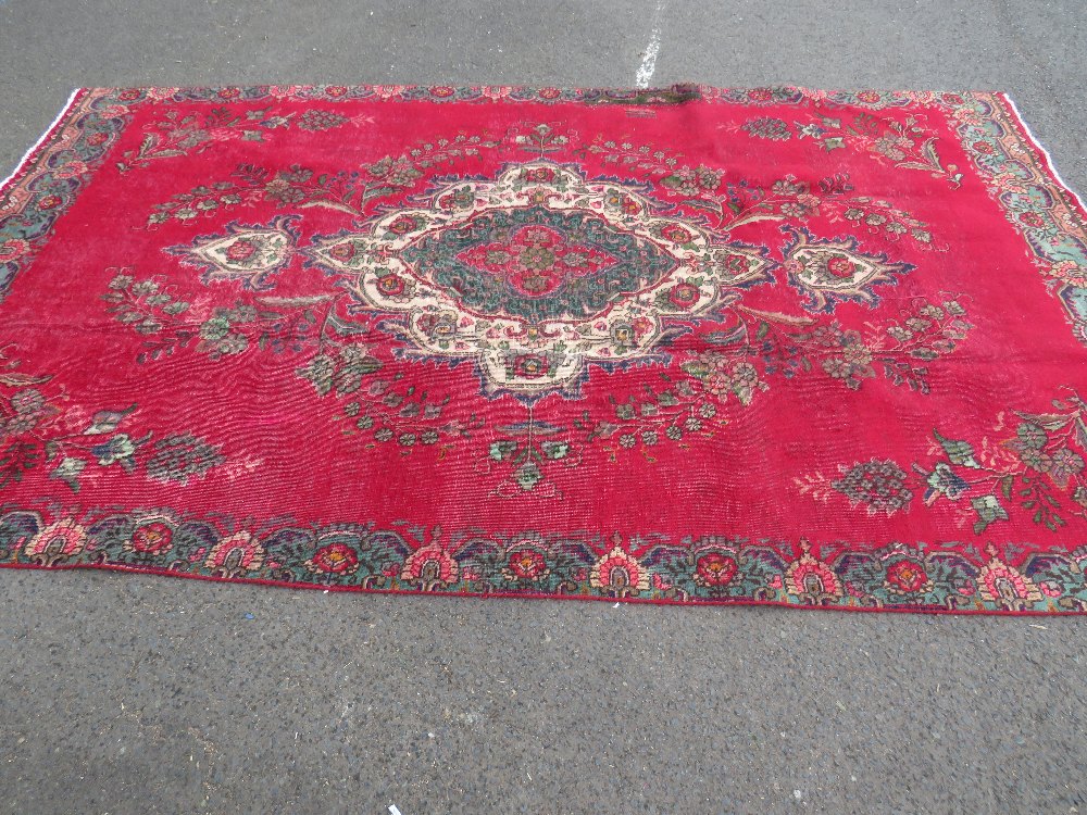AN ORIENTAL PERSIAN RUG - 315 X 185 CM - Image 4 of 10