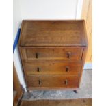 A SMALL OAK 20TH CENTURY BUREAU