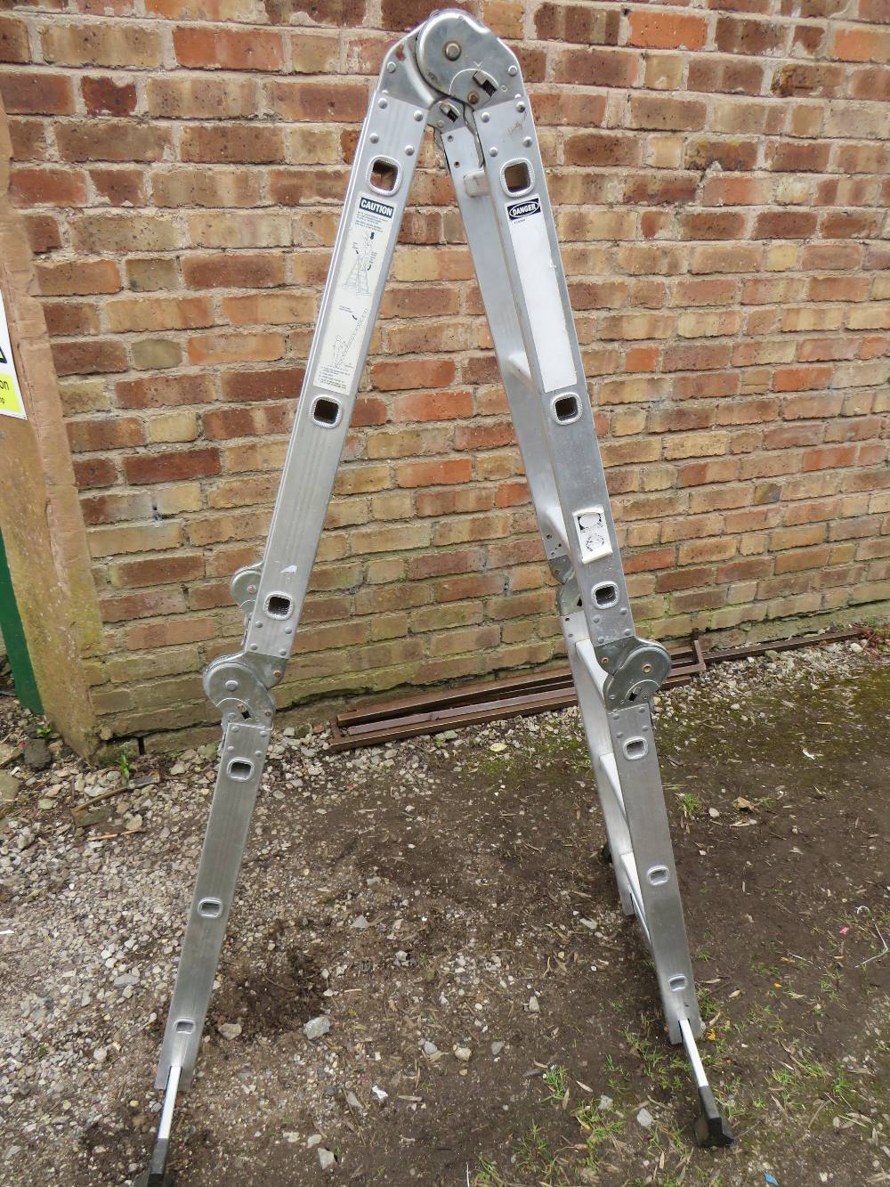 A FOLDING MULTI-FUNCTIONAL ALUMINIUM LADDER - Image 3 of 5