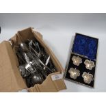 A BOX OF DESIGNER VINERS CUTLERY TOGETHER WITH A BOXED SET OF FOUR NOVELTY CLOVER SHAPED SALTS