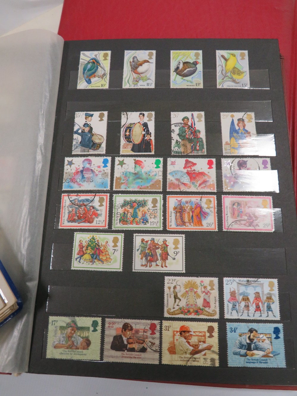 A STAMP COLLECTION IN TWO FOLDERS INCLUDING LOOSE STAMPS - Image 4 of 5