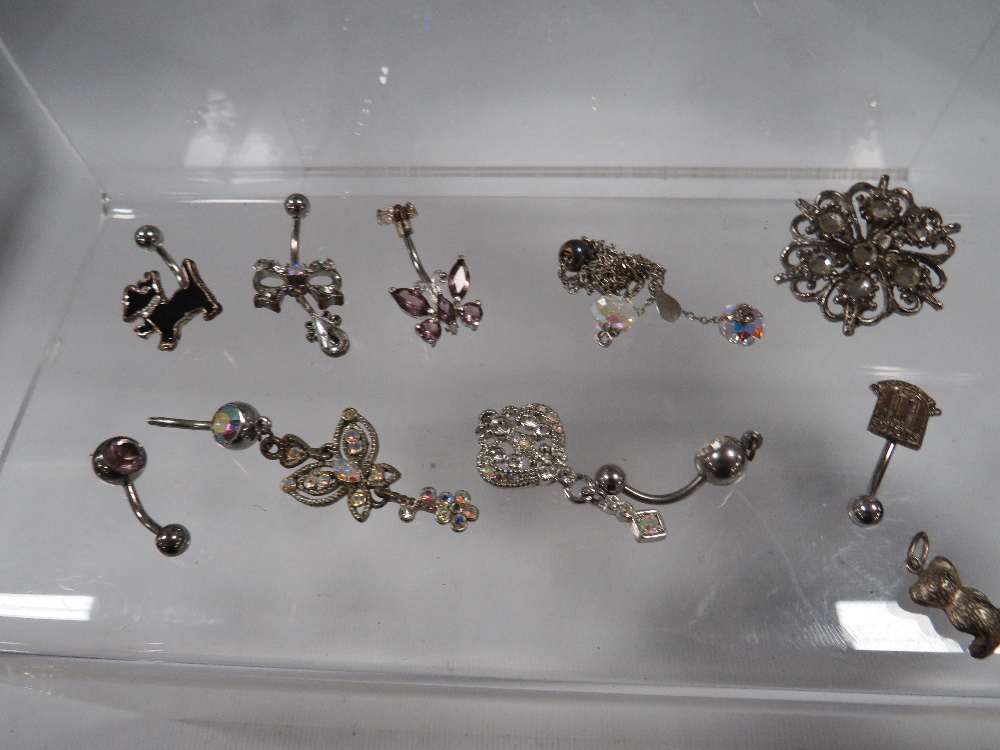 BOX OF HALLMARKED SILVER ITEMS, BRUSHES, PENDANTS ETC - Image 3 of 6