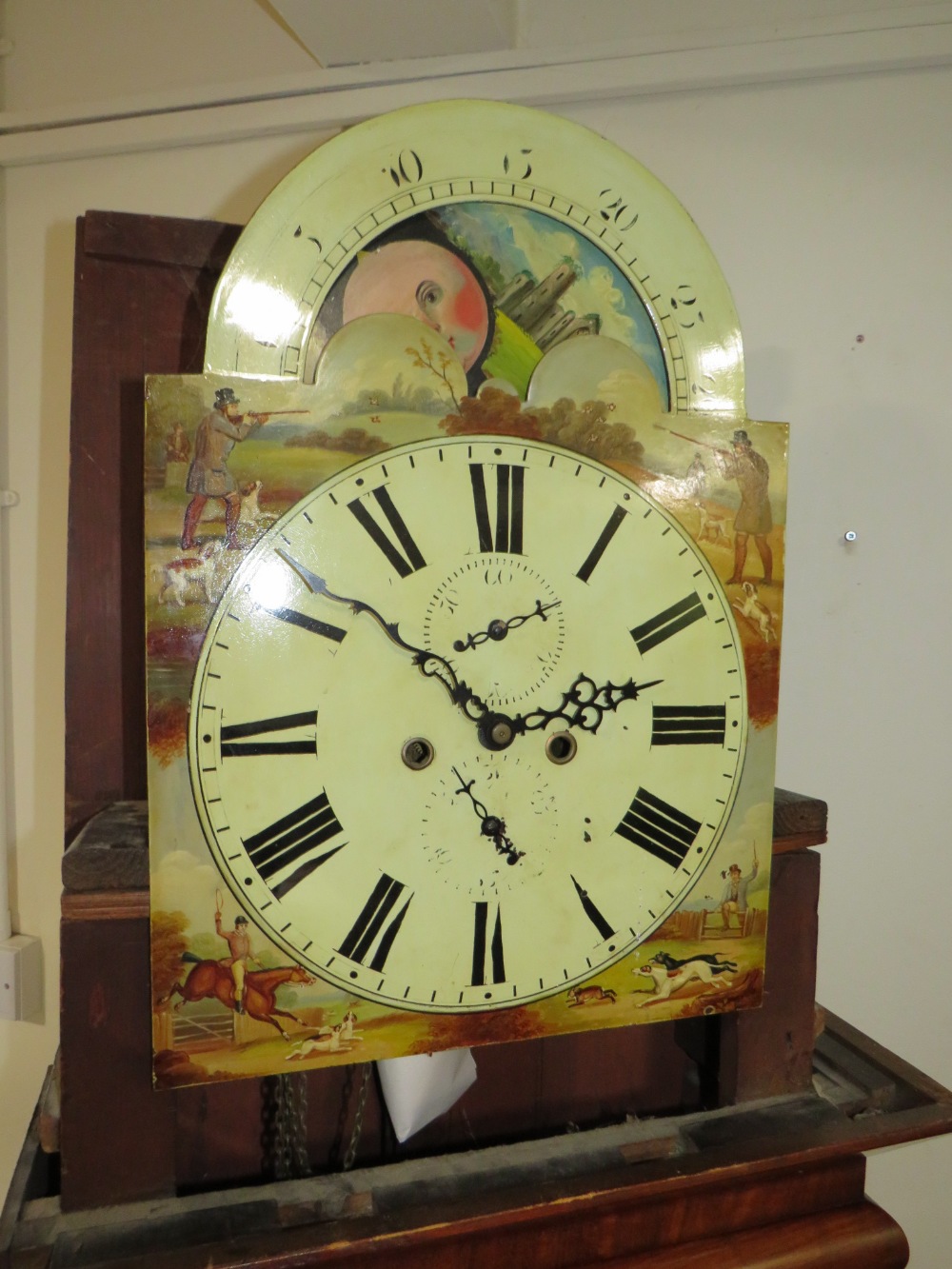 A LARGE ANTIQUE MAHOGANY LONGCASE CLOCK WITH NON FUNCTIONAL MOON ROLLER AND LATER WESTMINSTER - Image 5 of 8