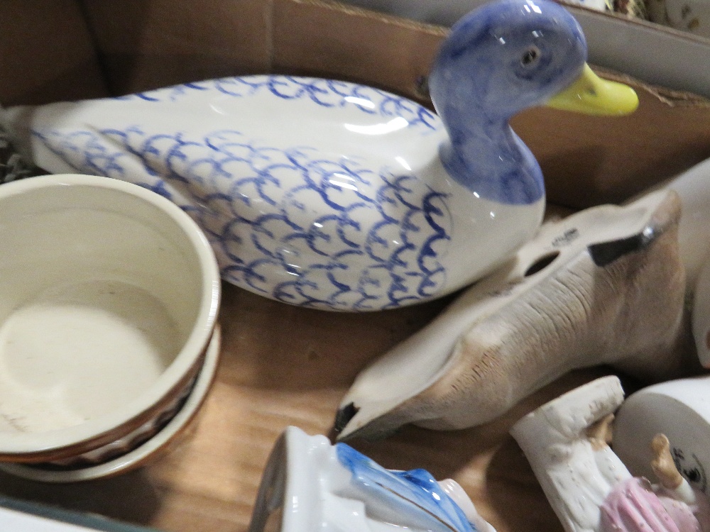 THREE TRAYS OF MIXED COLLECTABLES TO INCLUDE ROYAL WORCESTER TUREEN, FIGURES, BASSETT SWEET JAR ETC - Image 3 of 8