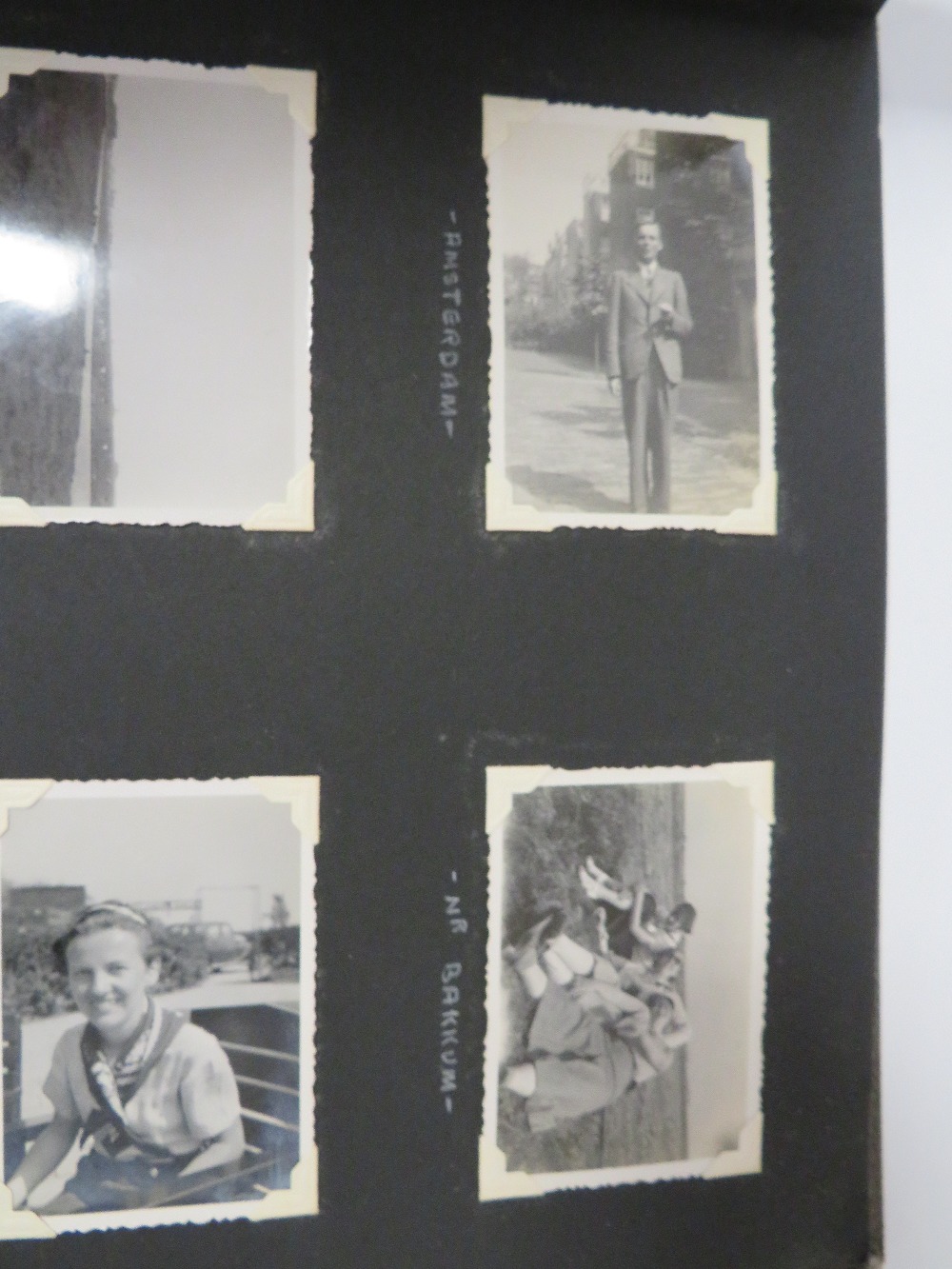 A SMALL TRAY OF PHOTOGRAPH ALBUMS ETC TO INCLUDE MANY VINTAGE DUTCH PHOTOGRAPHS FROM THE 1930'S - Image 4 of 6