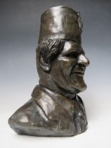 A KEITH LEE SCULPTURE / BUST OF TOMMY COOPER APPROX H 31 CM